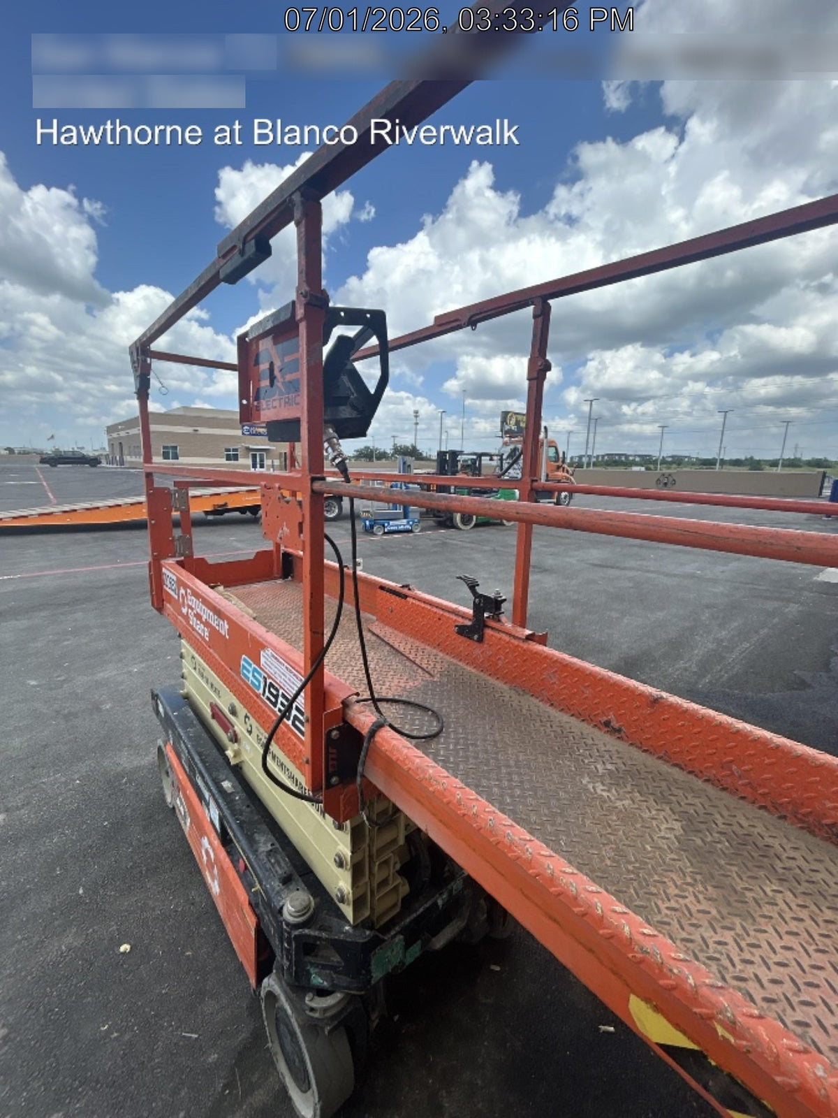 2022 JLG ES1932