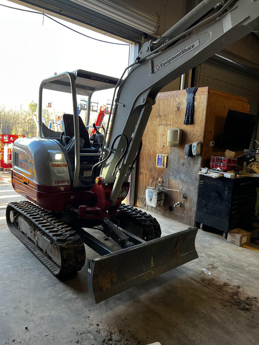 2021 TAKEUCHI TB235-2R