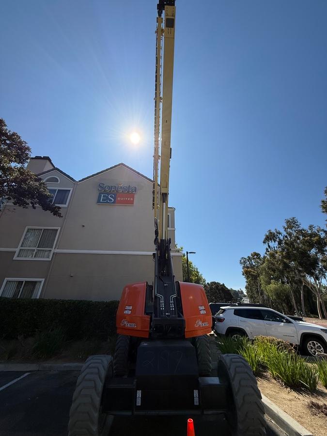 2025 JLG 660SJ