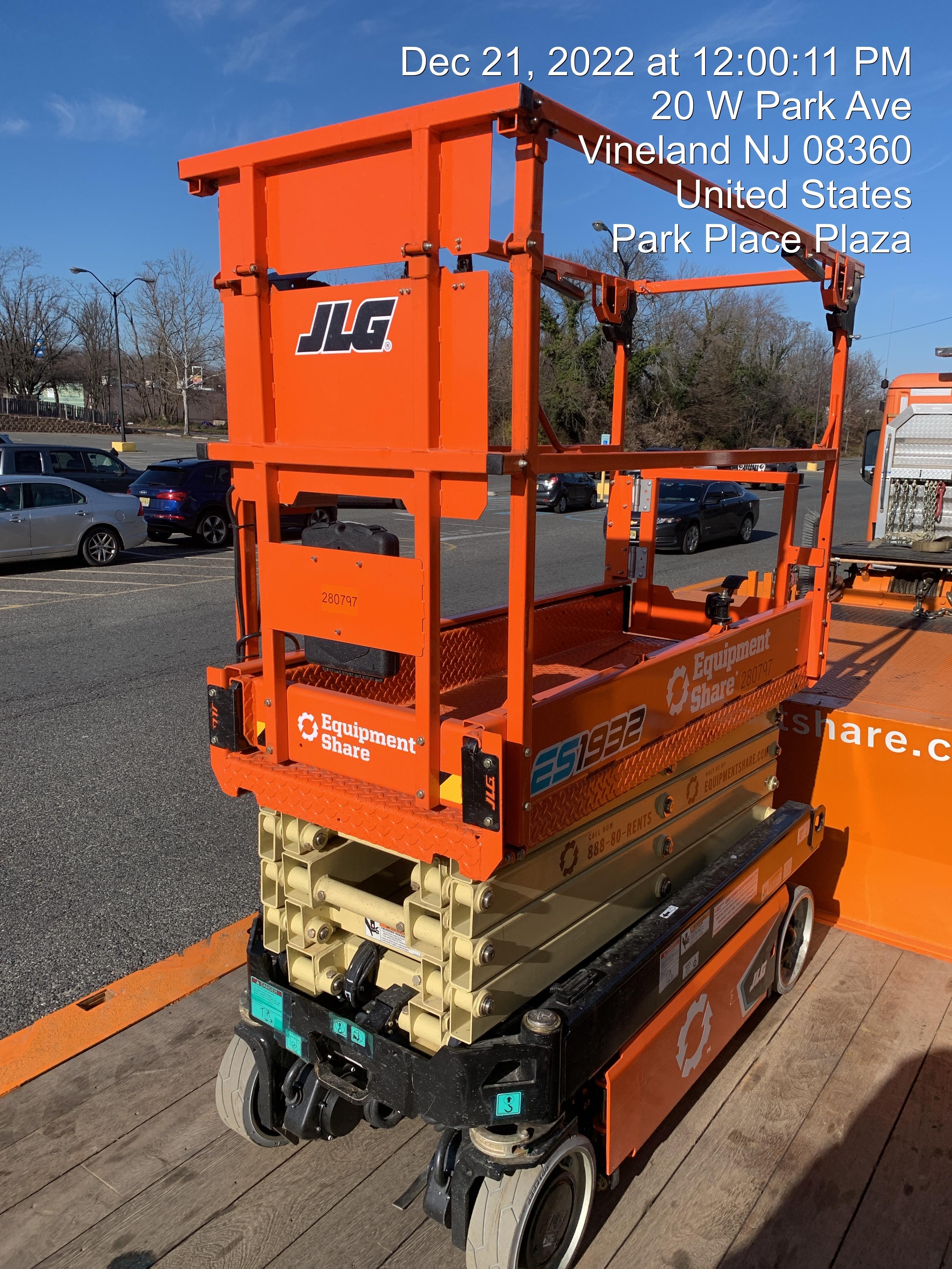 2022 JLG ES1932