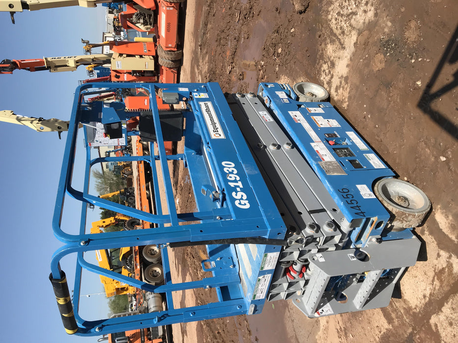 2019 Genie GS-1930 Fixed rails with chain Entry