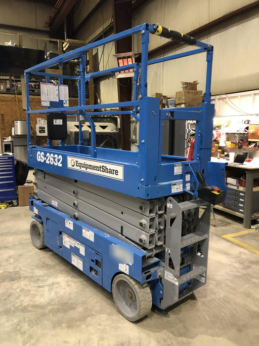 2019 Genie GS-2632 Folding rails with half height swing gate
