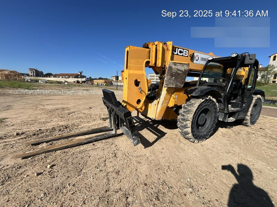 2019 JCB 512-56 Canopy, 109 HP, Solid Tires, STD Worklight, Beacon, Aux Hydraulics, Lifting Eye, Back up Alarm w/66" Carriage/60" Forks