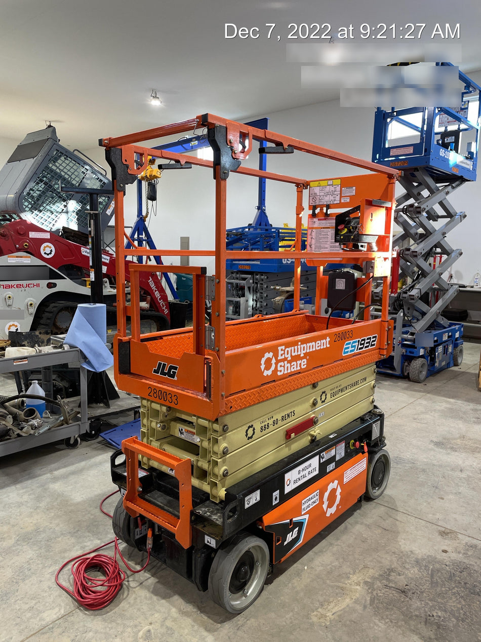 2022 JLG ES1932