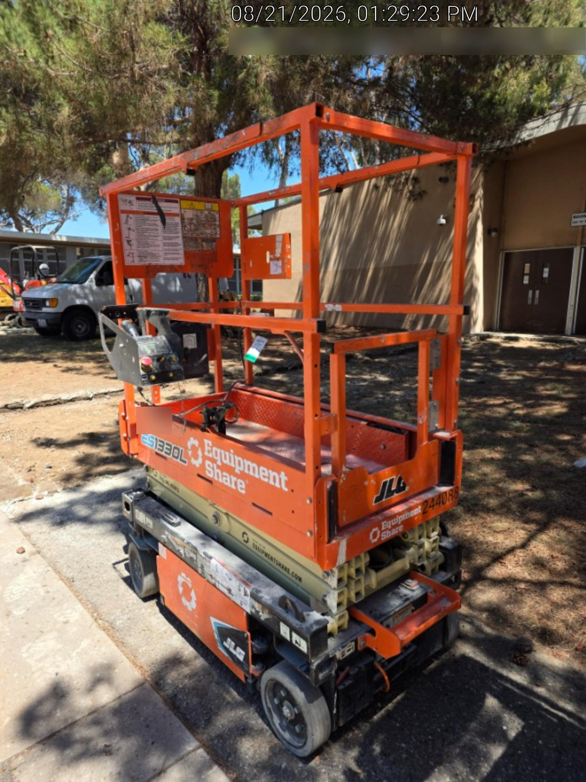 2022 JLG ES1330L