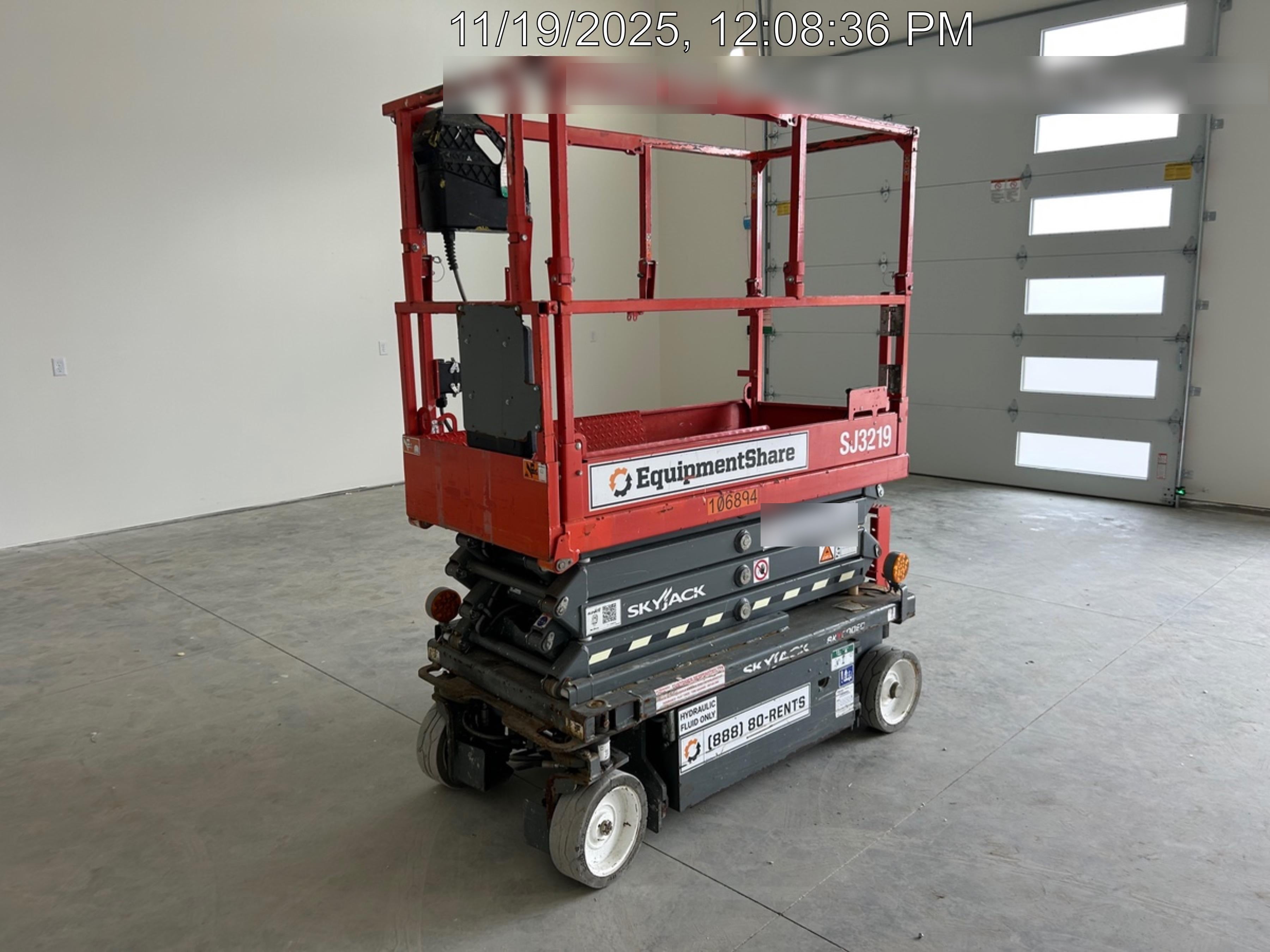 2020 Skyjack SJIII-3219 Solid NM Tires, Half height spring hinged entry gate, Dual Beacons, 800W Inverter