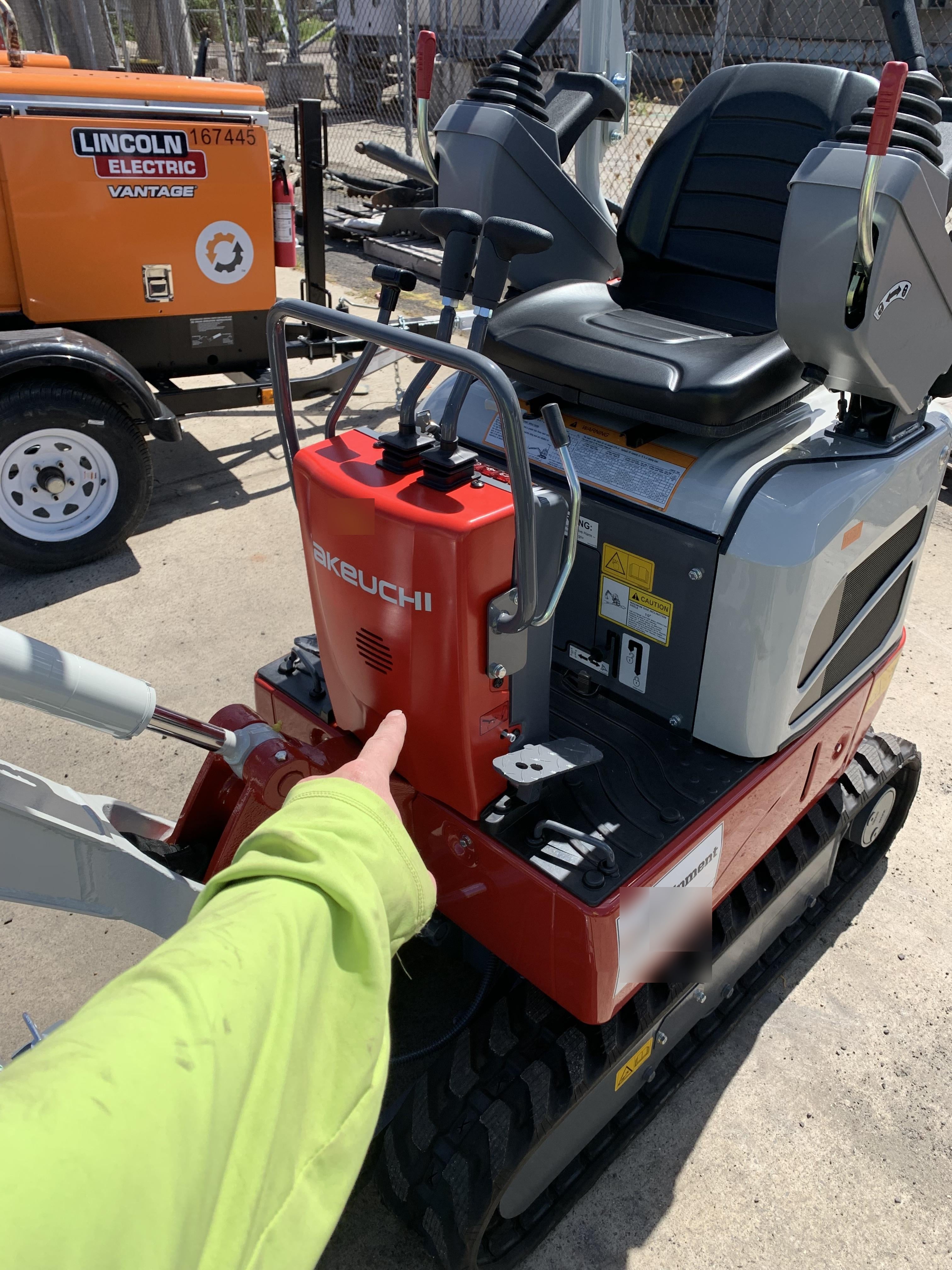2023 TAKEUCHI TB210R