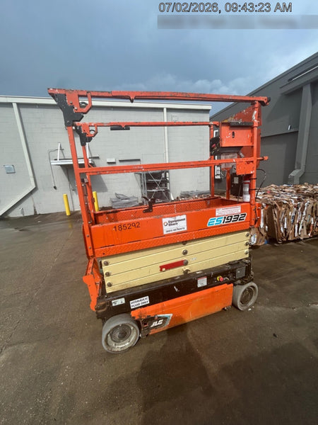 2021 JLG ES1932