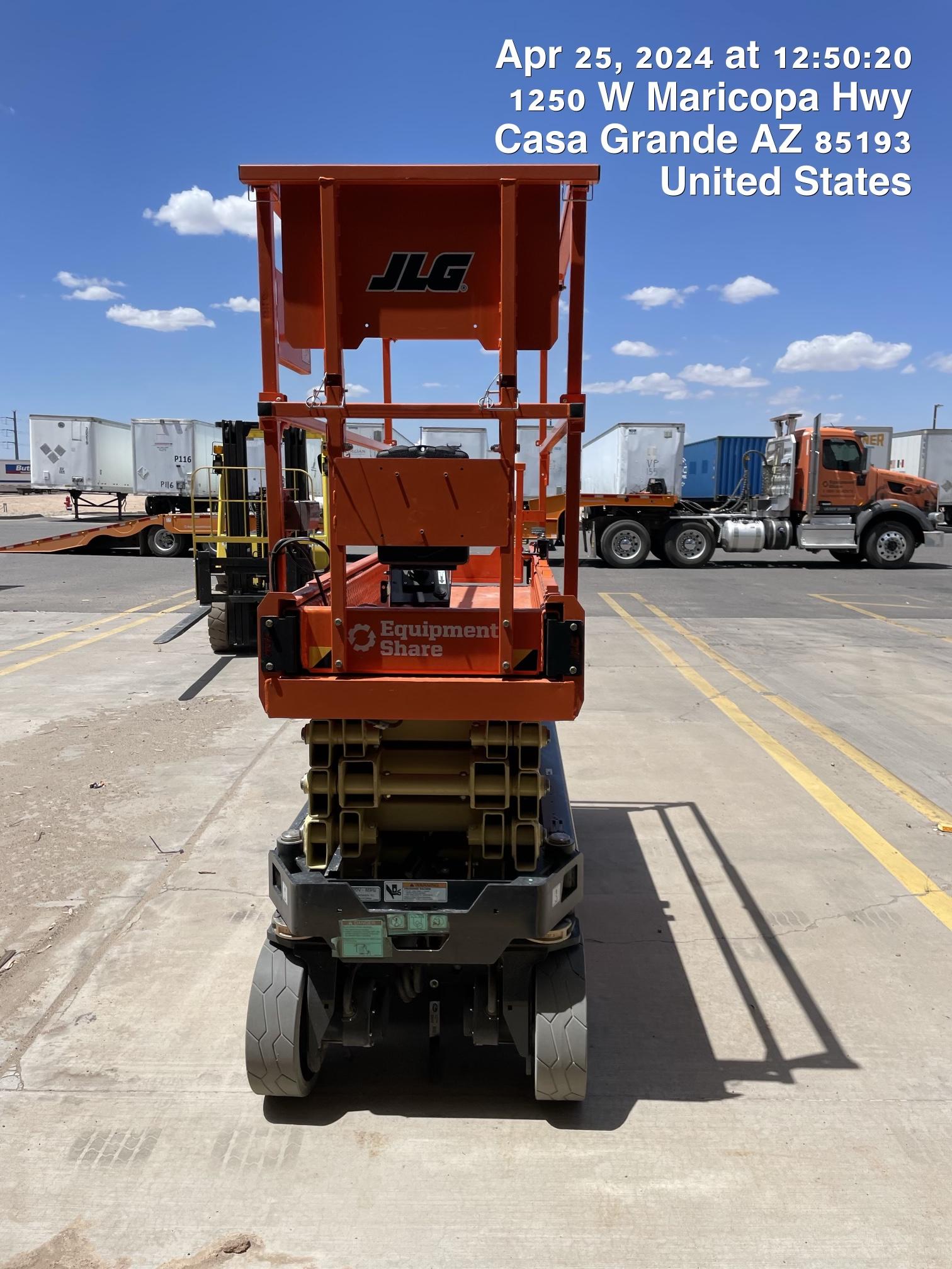2023 JLG ES2632