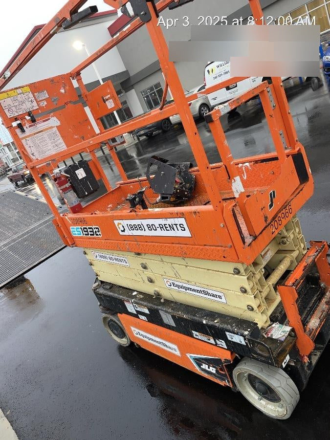2022 JLG ES1932
