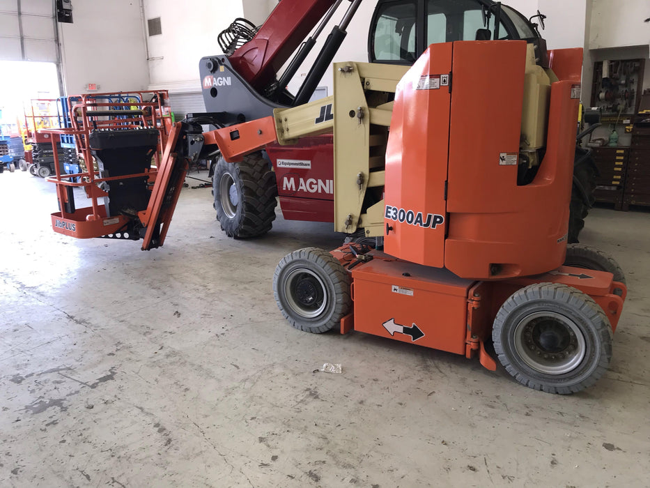 2018 JLG E300AJP