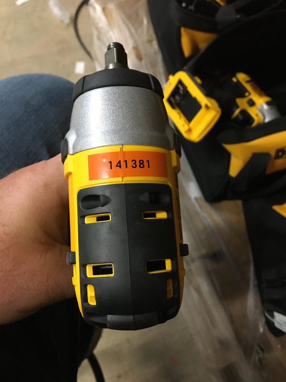 2021 DEWALT DCF883M2