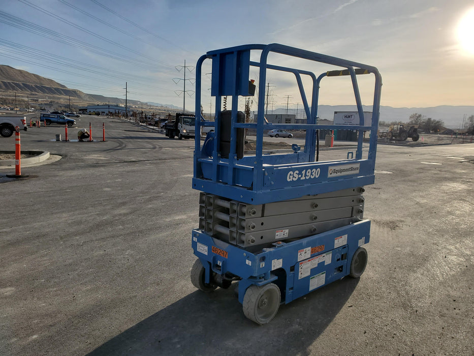 2019 Genie GS-1930 Fixed rails with chain Entry