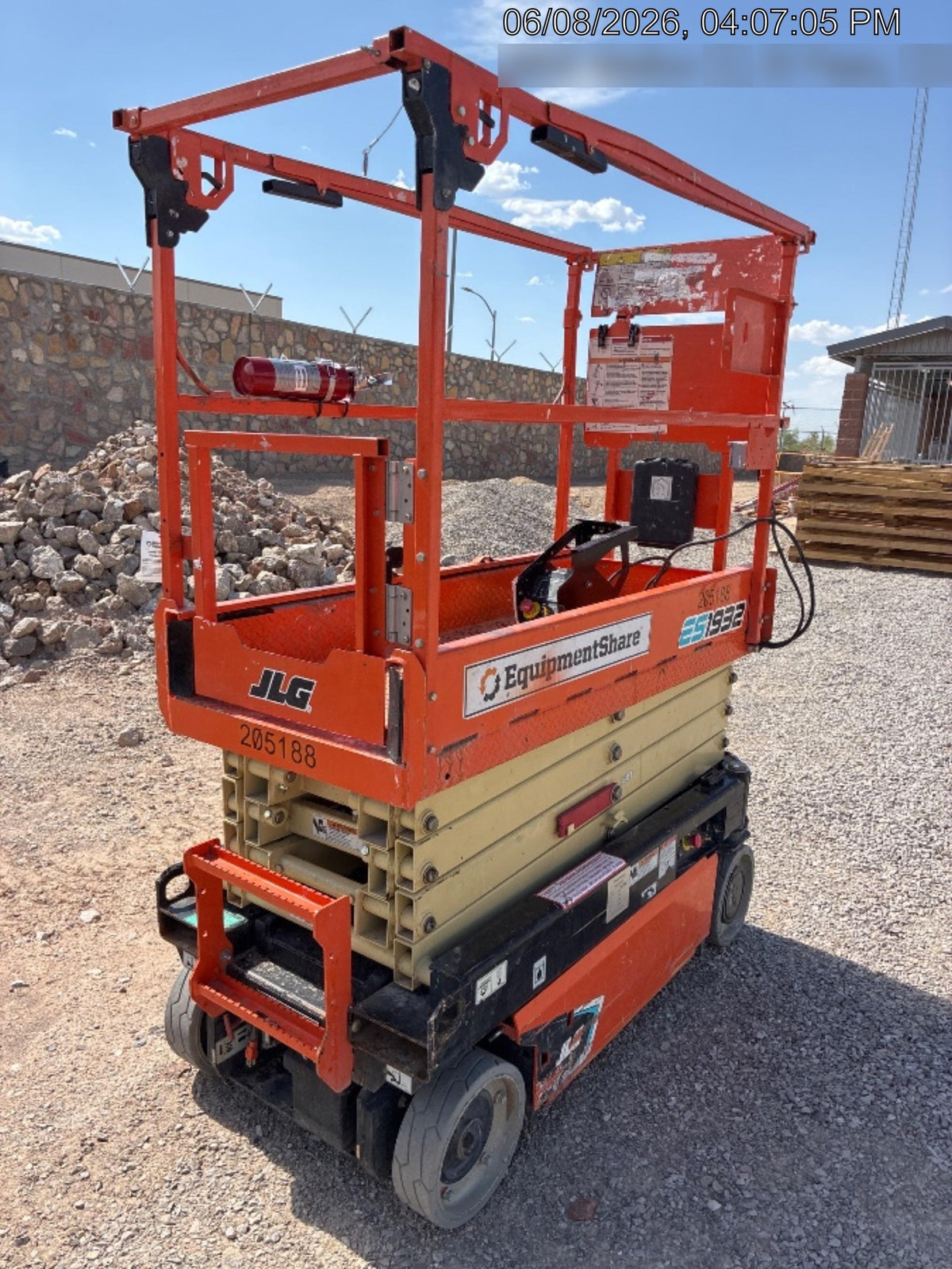 2022 JLG ES1932