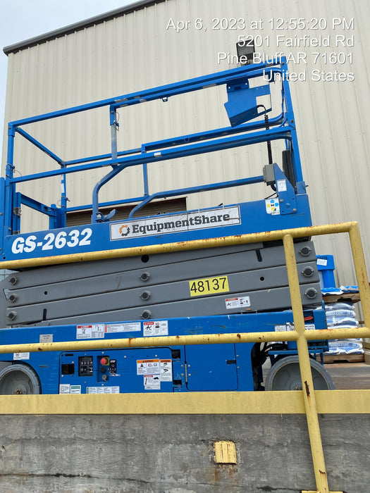 2019 Genie GS-2632 Folding rails with half height swing gate