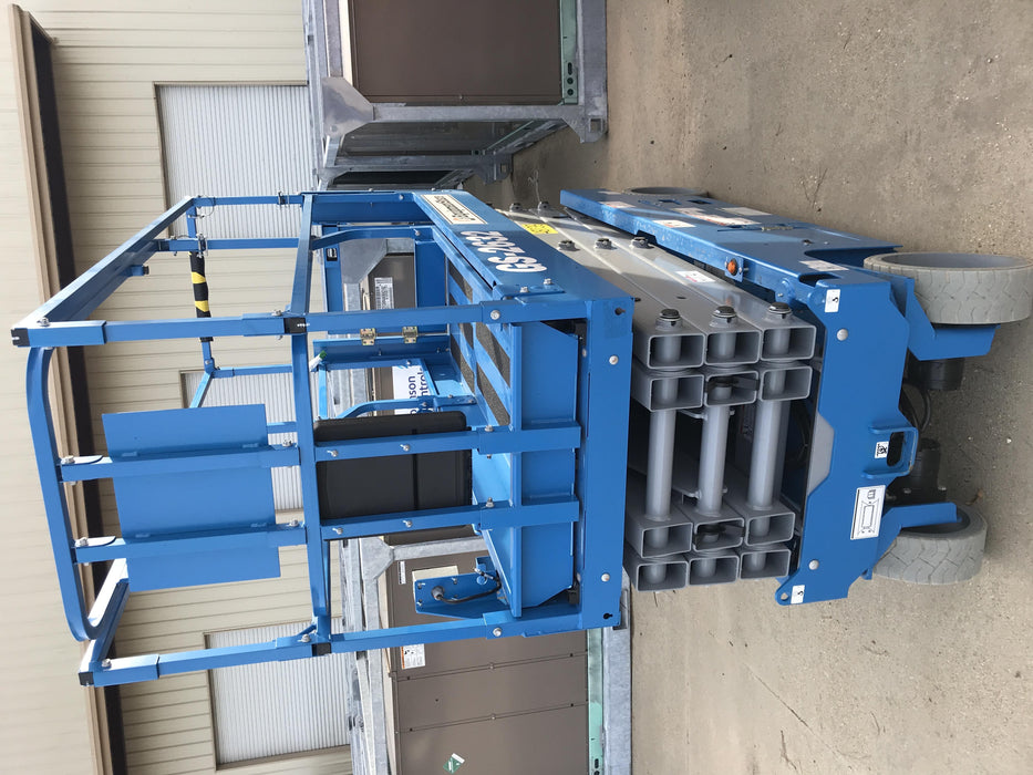 2019 Genie GS-2632 Folding rails with half height swing gate