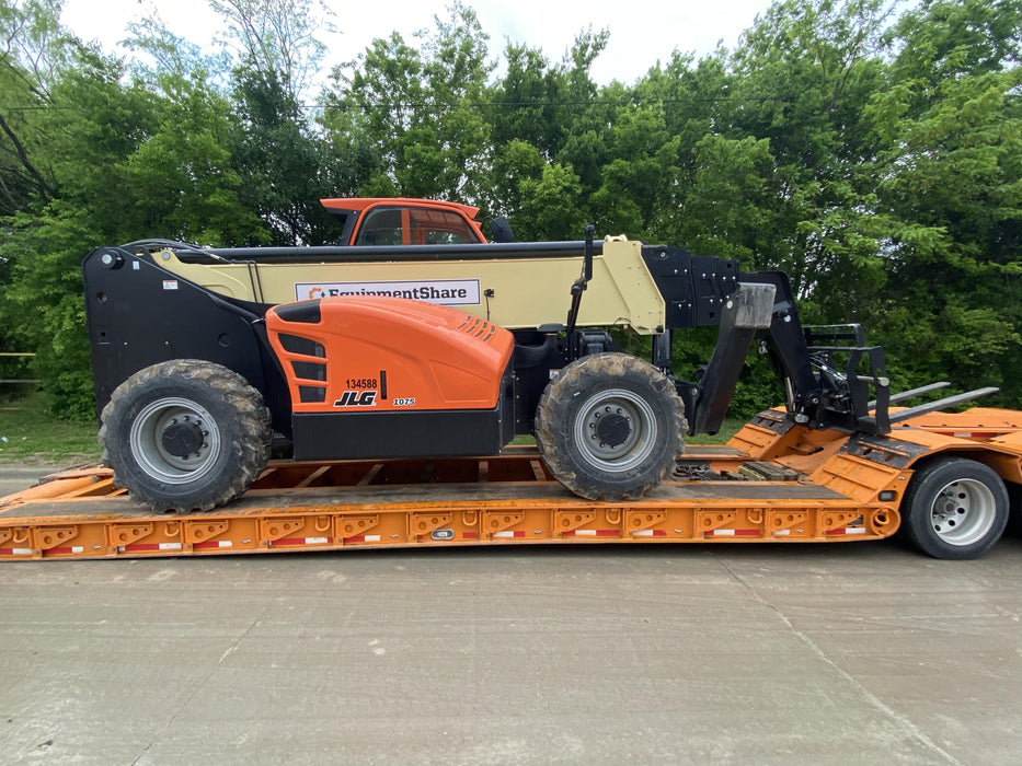 2021 JLG 1075