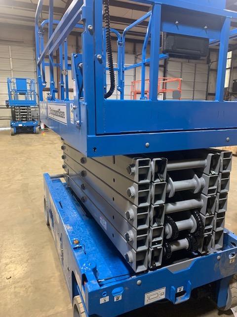 2019 Genie GS-4047 Folding rails with half height swing gate