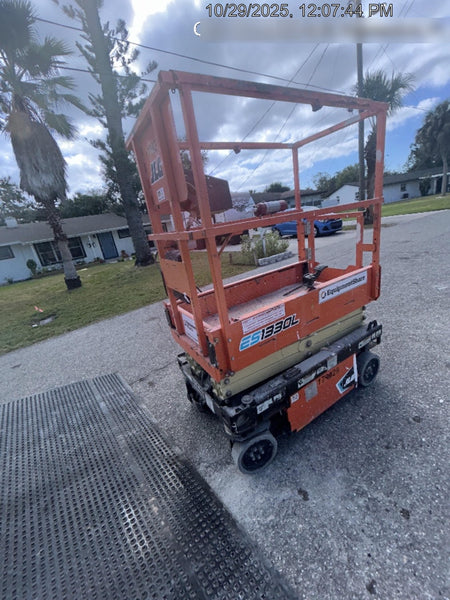 2021 JLG ES1330L