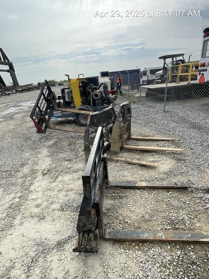 2020 PALADIN 48" Pallet Forks - Paladin
