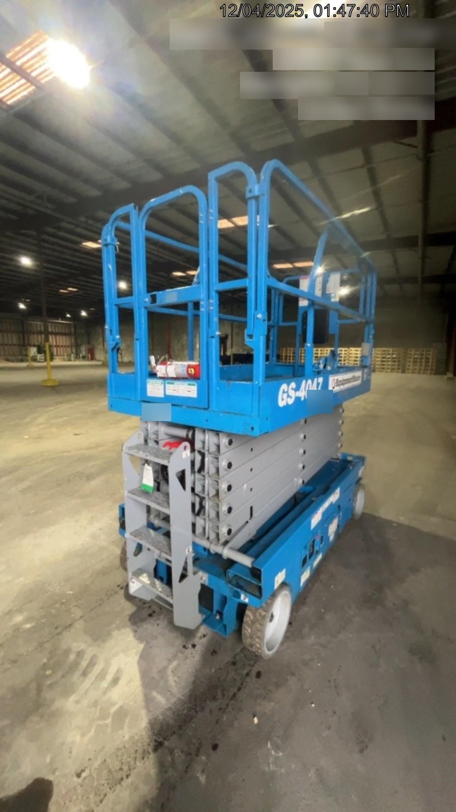 2019 Genie GS-4047 Folding rails with half height swing gate