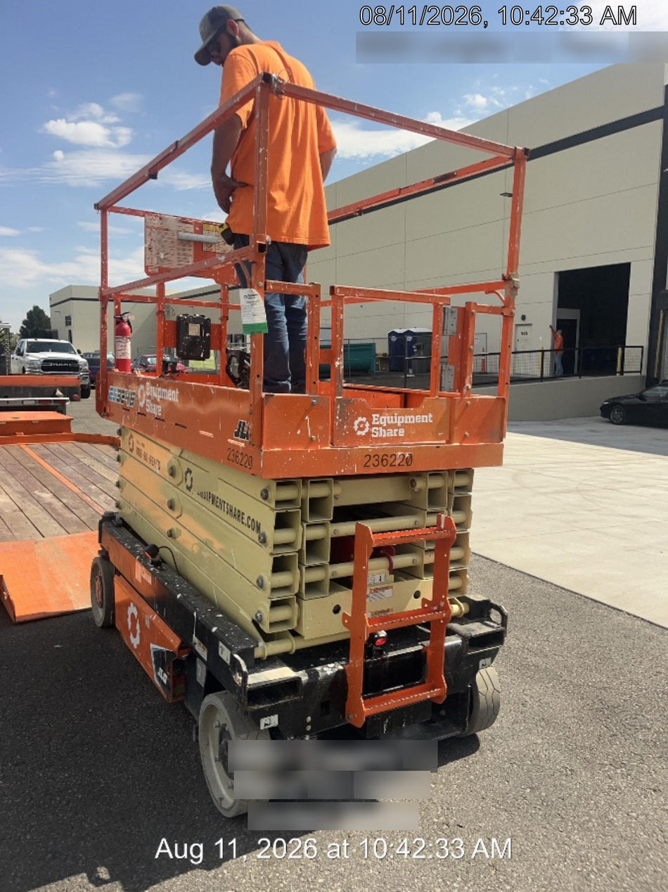 2022 JLG ES3246