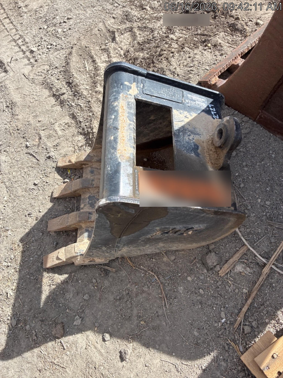 2025 TAKEUCHI 18" HD Bucket - Takeuchi