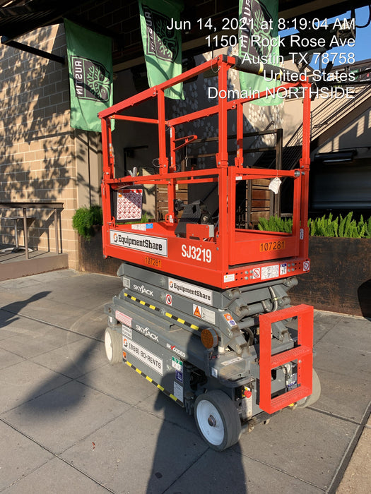 2020 Skyjack SJIII-3219 Solid NM Tires, Half height spring hinged entry gate, Dual Beacons, 800W Inverter