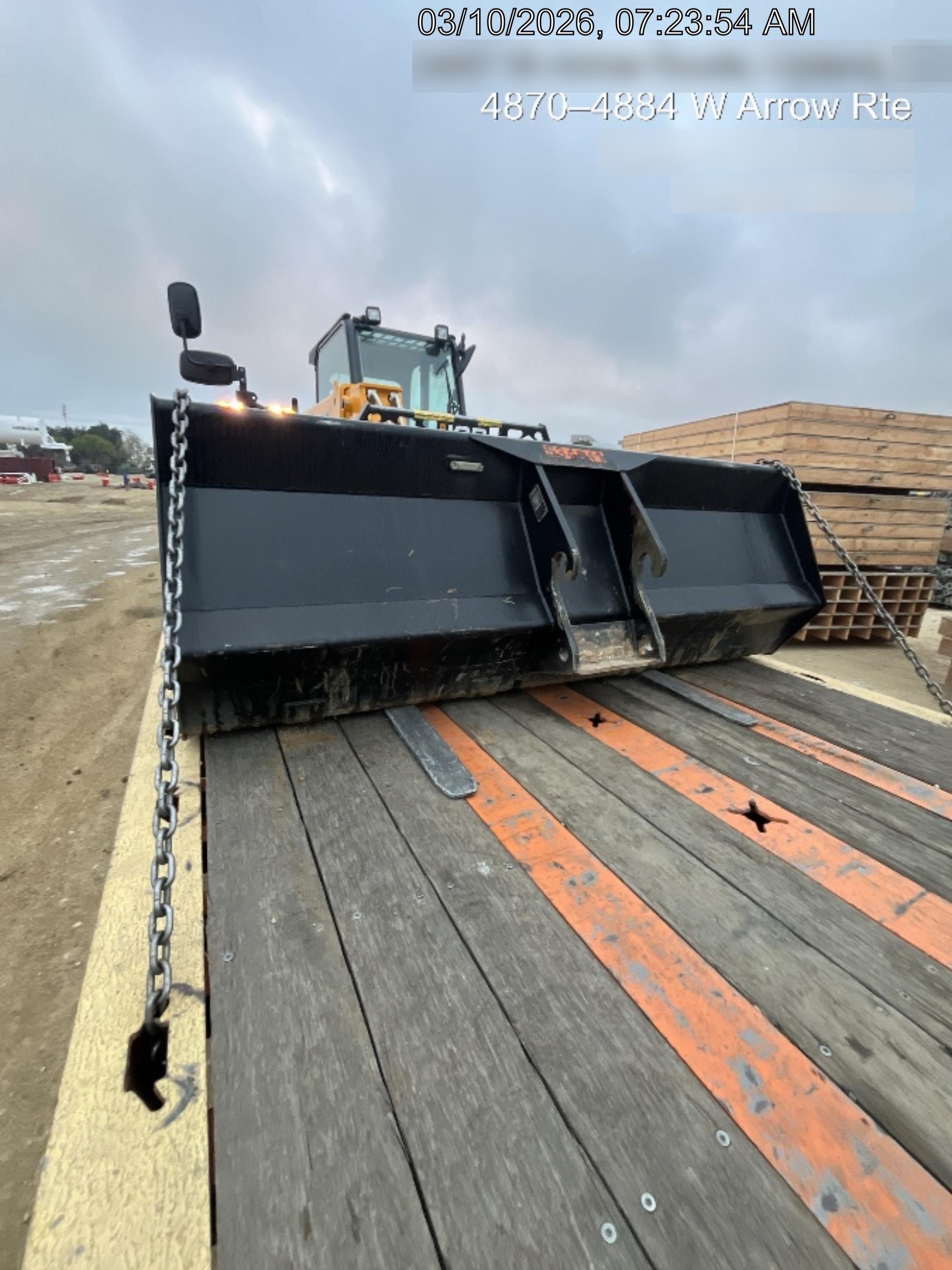 2025 JLG 1001100823