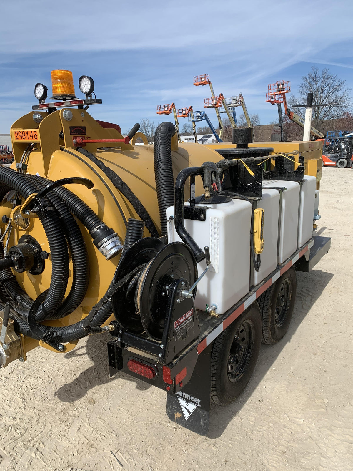 2023 Vac-Tron LP573XDT T4 Koehler Diesel Engine, 500 Gallon Debris Tank, x2 100 Gallon Water Tanks