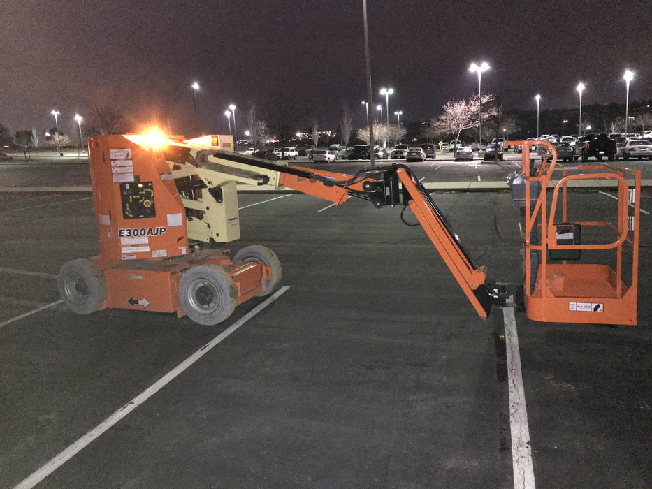 2019 JLG E300AJP