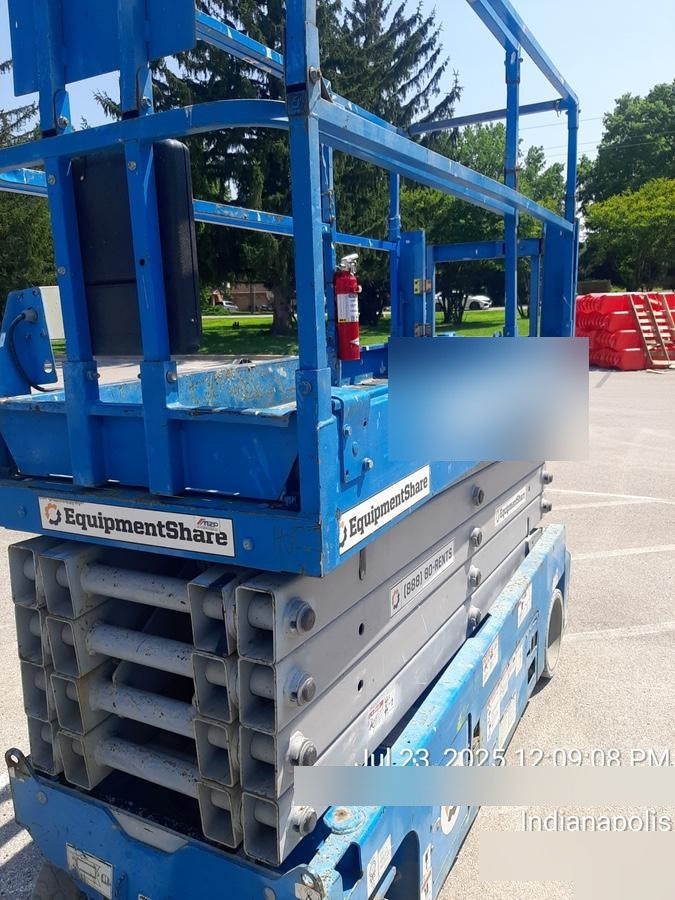 2016 Genie GS-3232 32' Narrow Scissor Lift