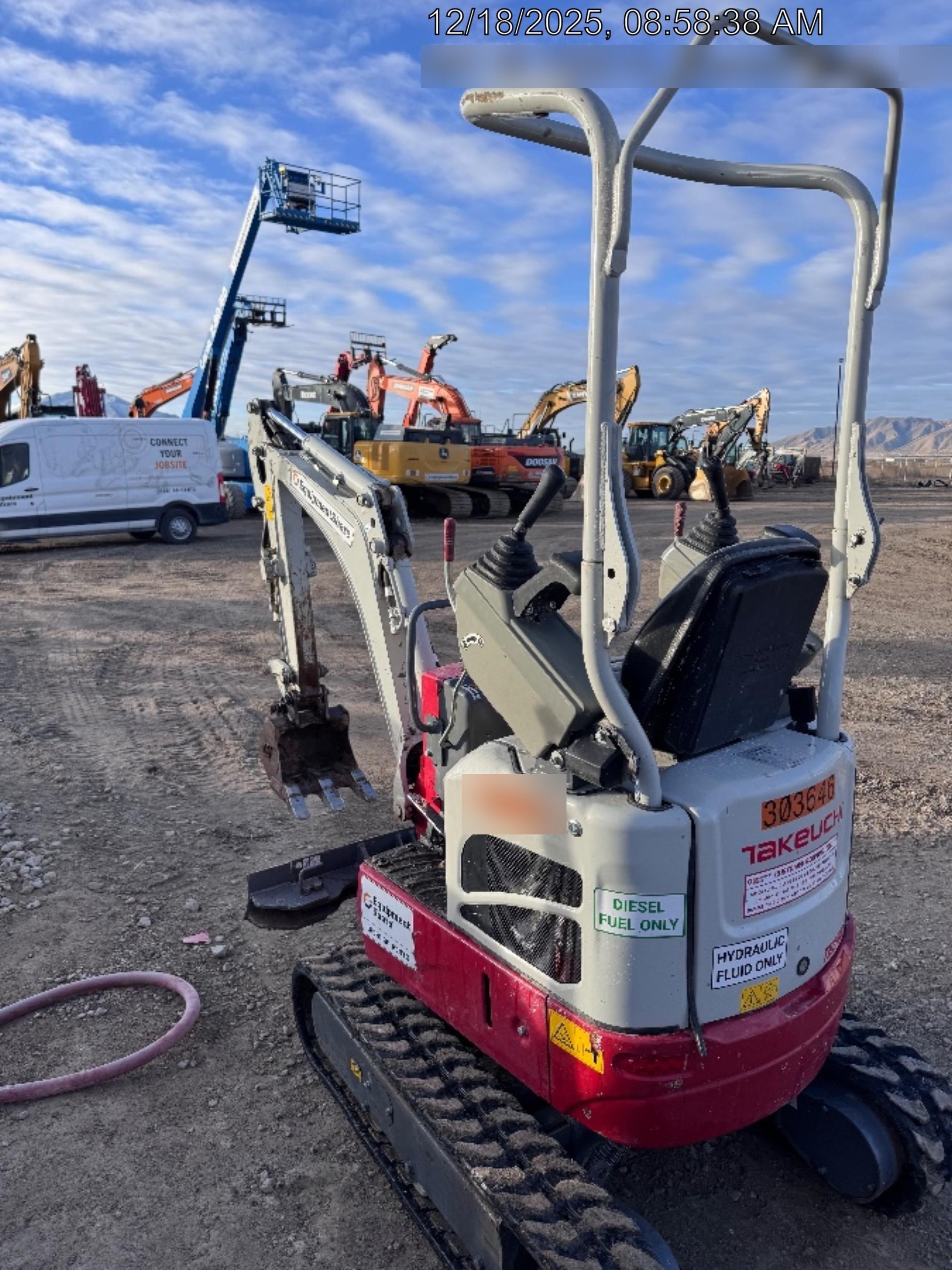 2023 TAKEUCHI TB210R