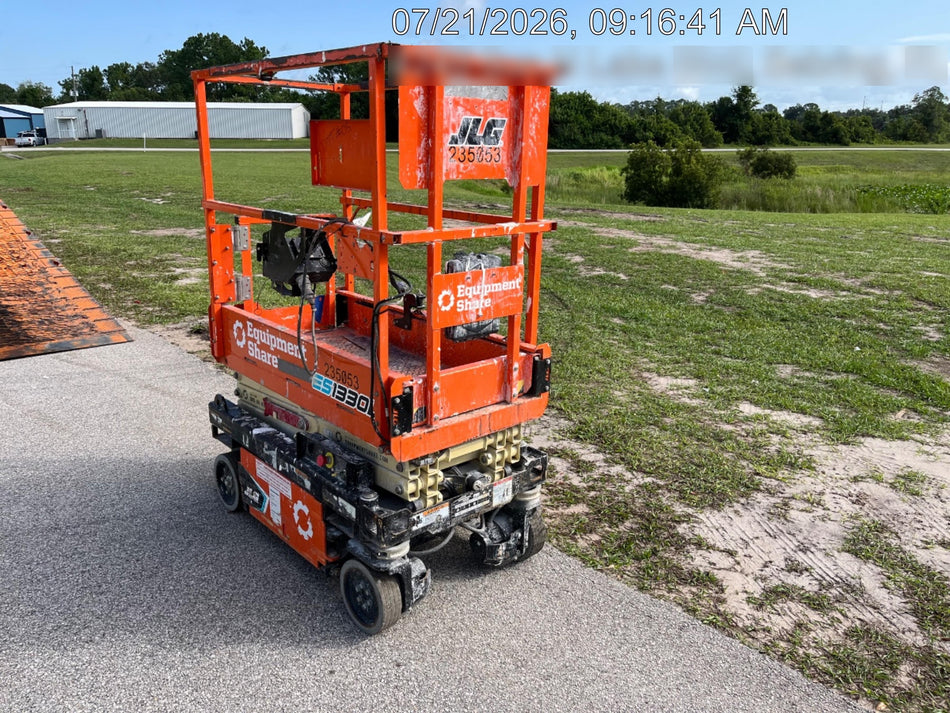 2022 JLG ES1330L