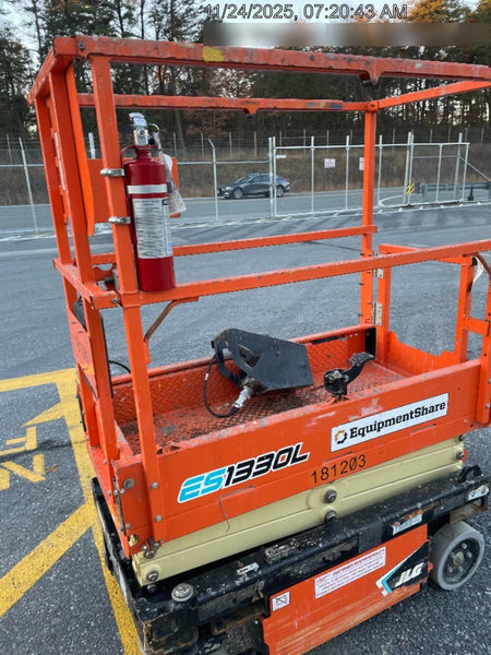 2021 JLG ES1330L