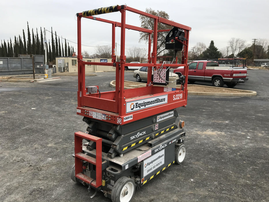 2020 Skyjack SJIII-3219 Solid NM Tires, Half height spring hinged entry gate, Dual Beacons, 800W Inverter