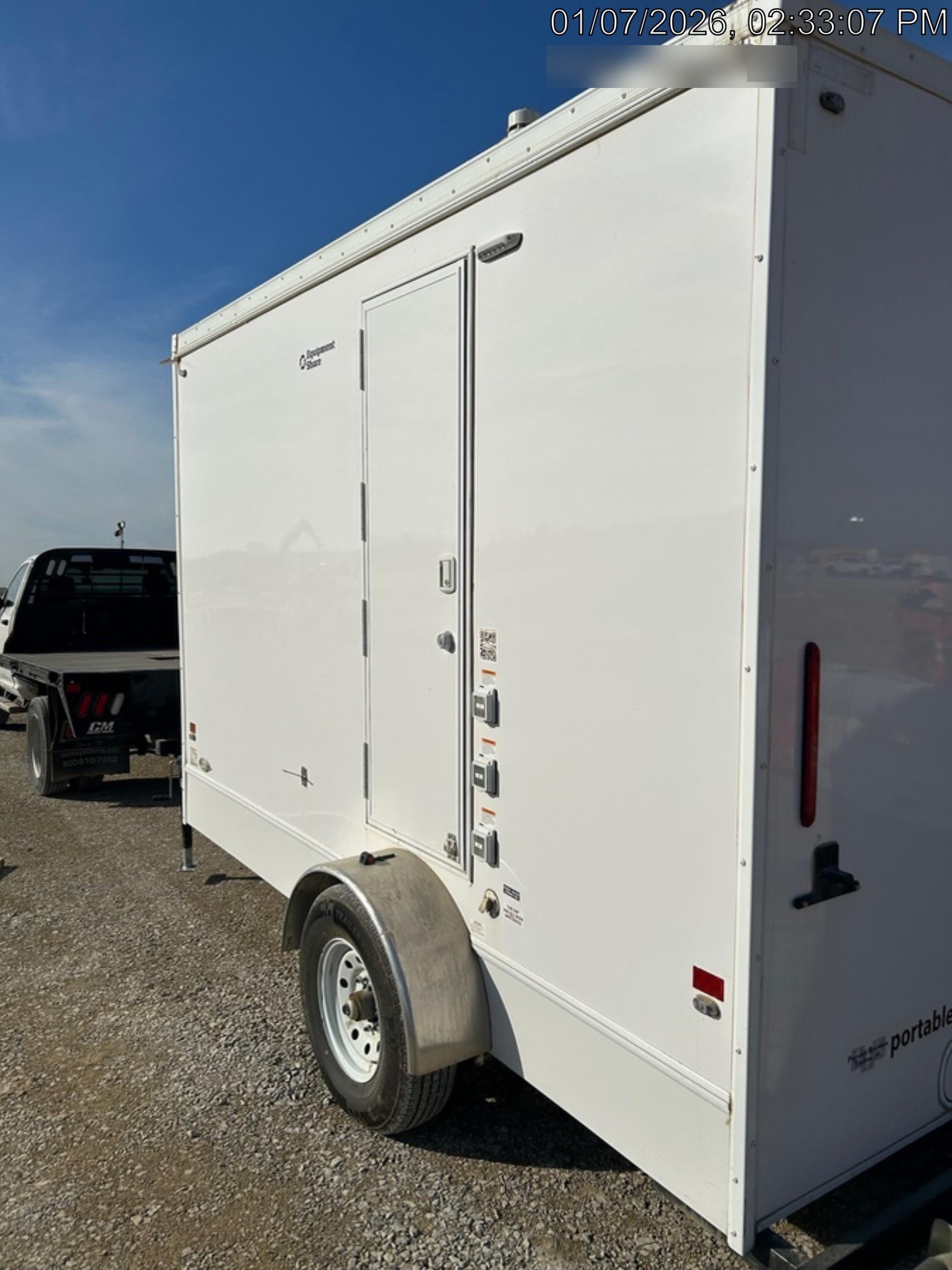 2025 PORTABLE RESTROOM TRAILER RRAV258741