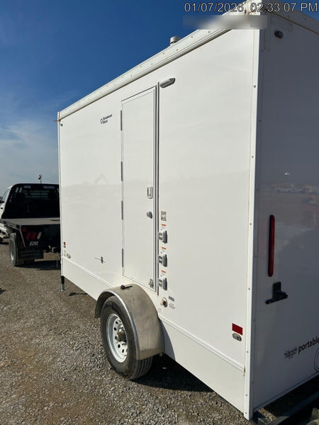 2025 PORTABLE RESTROOM TRAILER RRAV258741