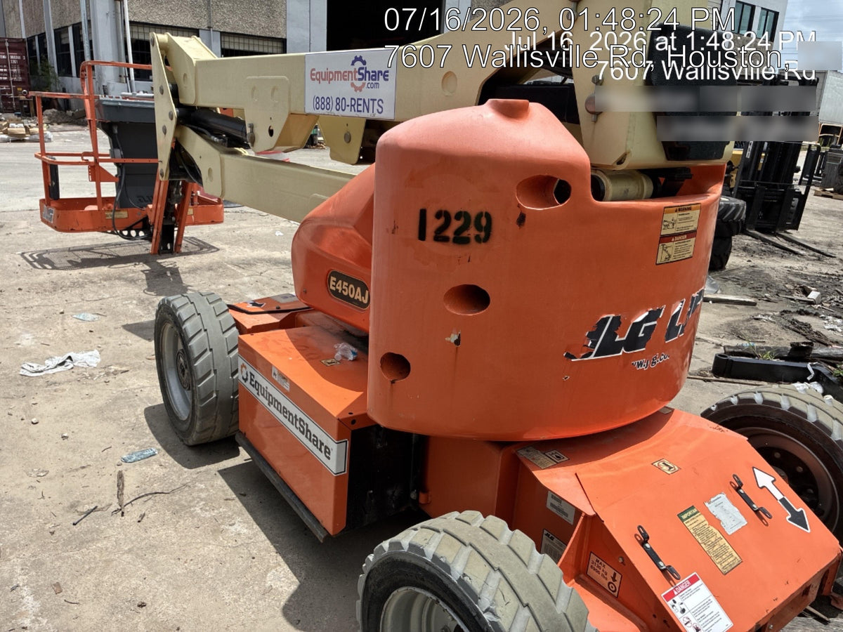 2016 JLG E450AJ