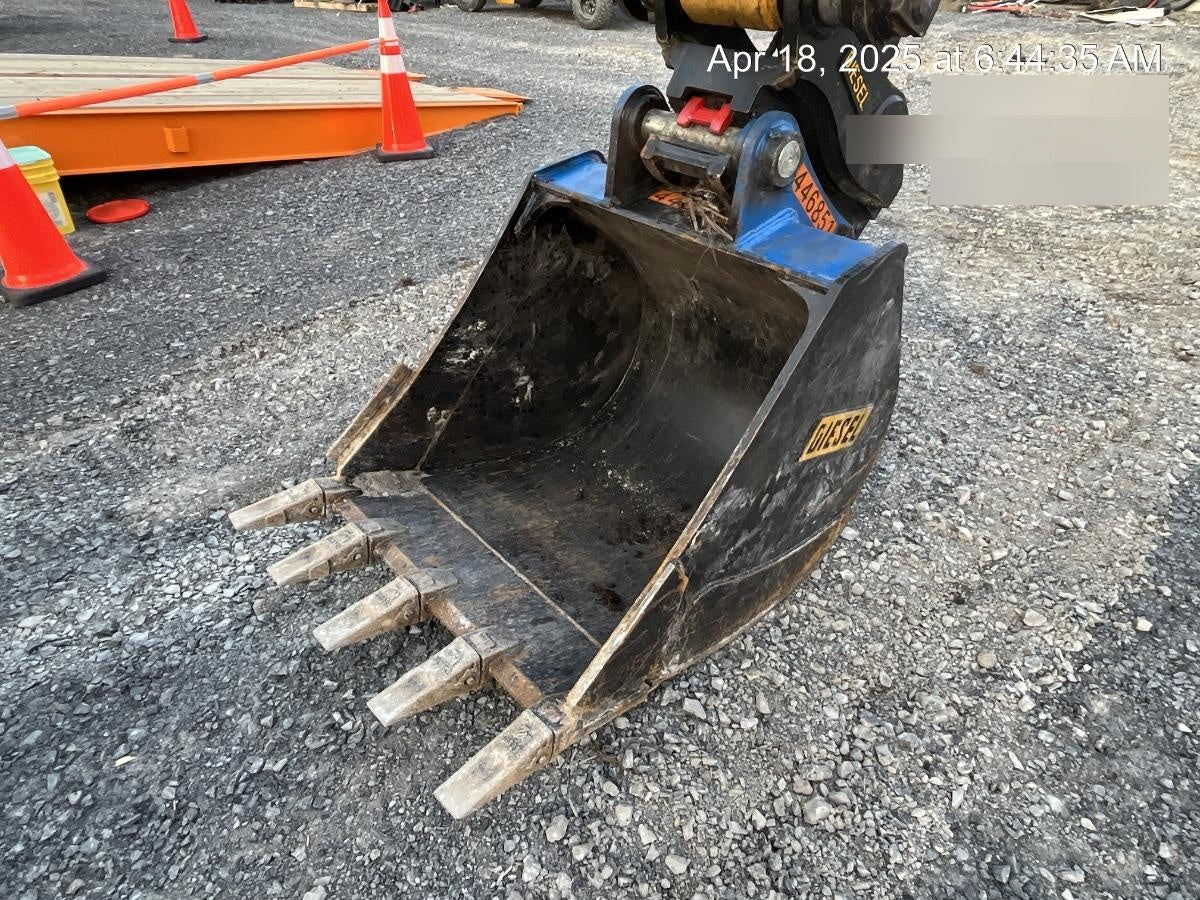 2024 DIESEL EQUIPMENT 36" 120CL Digging Bucket