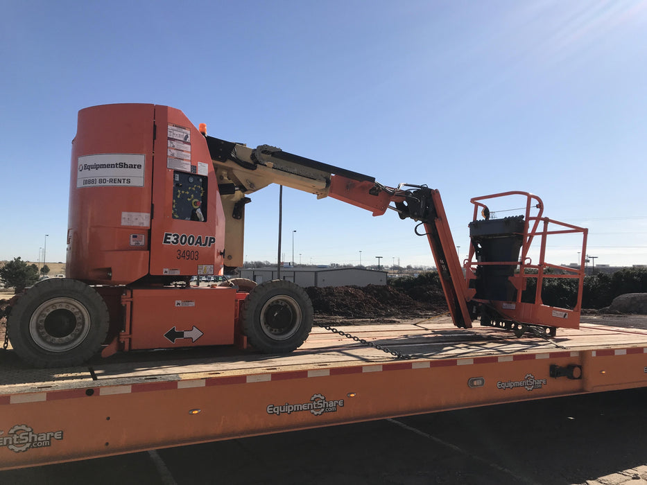 2019 JLG E300AJP