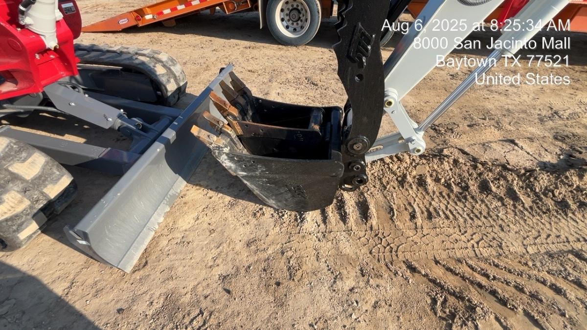 2025 TAKEUCHI 24" Bucket Takeuchi