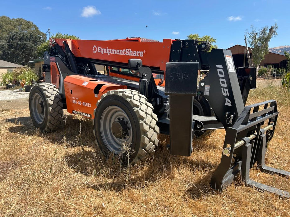 2025 JLG 10054