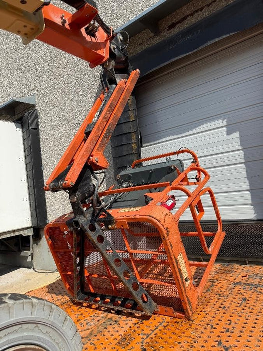 2019 JLG E300AJP