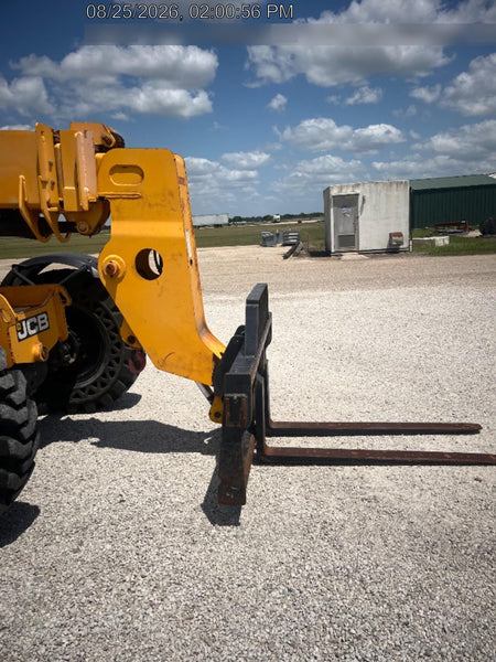 2019 JCB 509-42 JCB 509-42 Enclosed Cab, 74 HP, Solid Tires, Worklights, Beacon, Aux Hydraulics, Lifting Eye w/60" Carriage/60" Forks