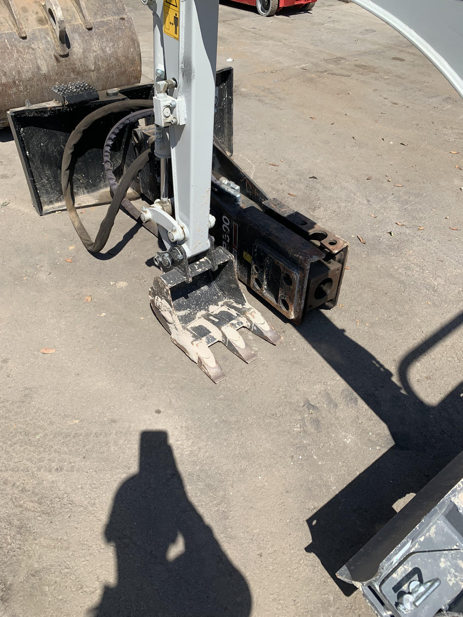 2022 TAKEUCHI TB210R