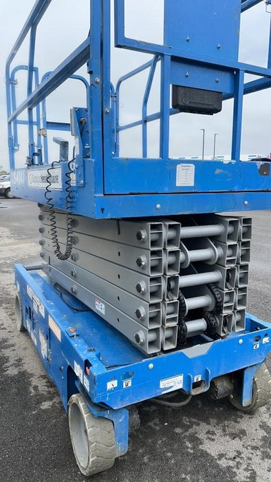 2019 Genie GS-4047 Folding rails with half height swing gate