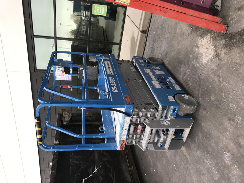 2019 Genie GS-1930 Fixed rails with chain Entry