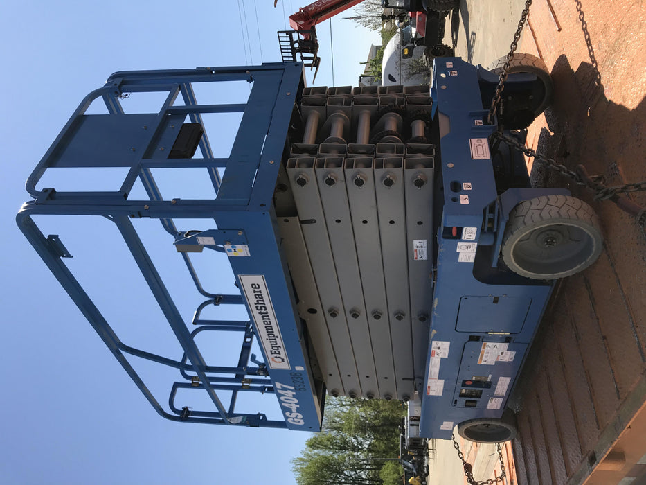 2019 Genie GS-4047 Folding rails with half height swing gate