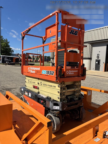 2022 JLG ES1932